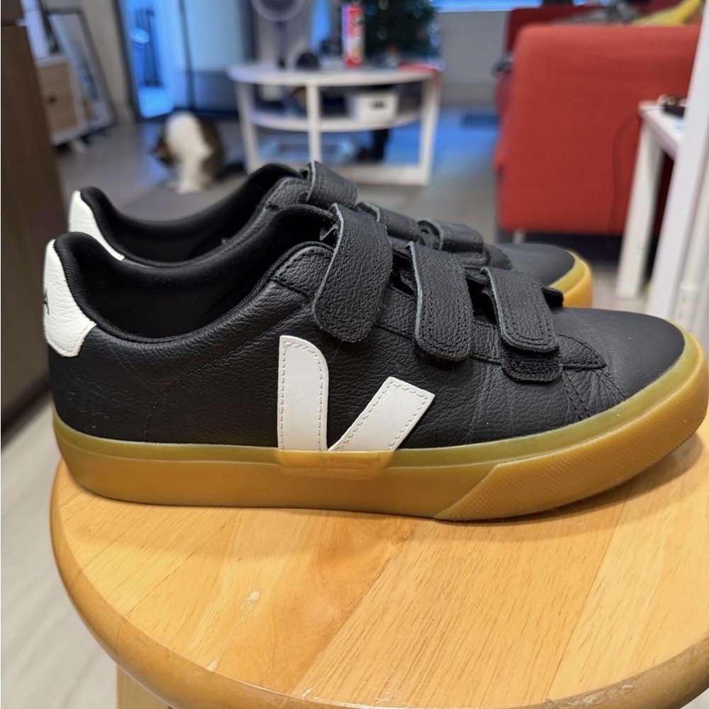Veja Recife Velcro (Black w/ Gum bottoms)